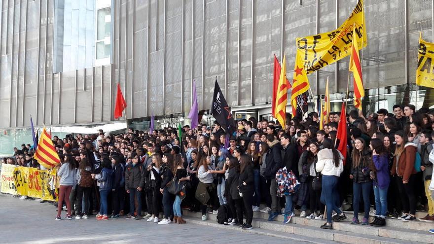 El transcurs manifestació d&#039;estudiants pel centre de Girona