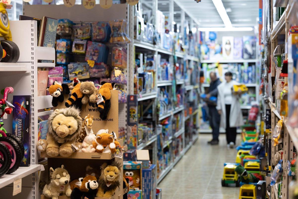 Galería de imágenes de una juguetería en la previa de Navidad y Reyes