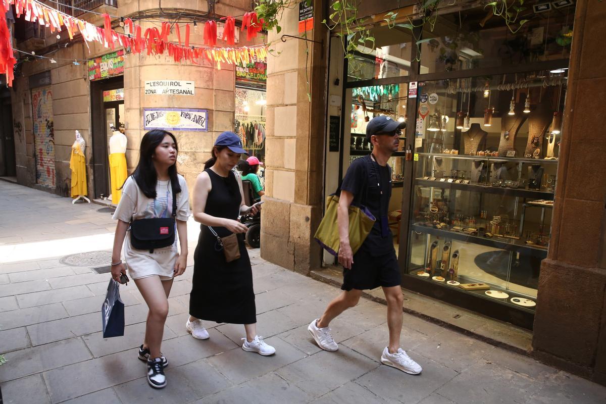 Campaña para promocionar tiendas singulares, como la joyería Joan Rovira, entre los turistas alojados en hoteles de Ciutat Vella