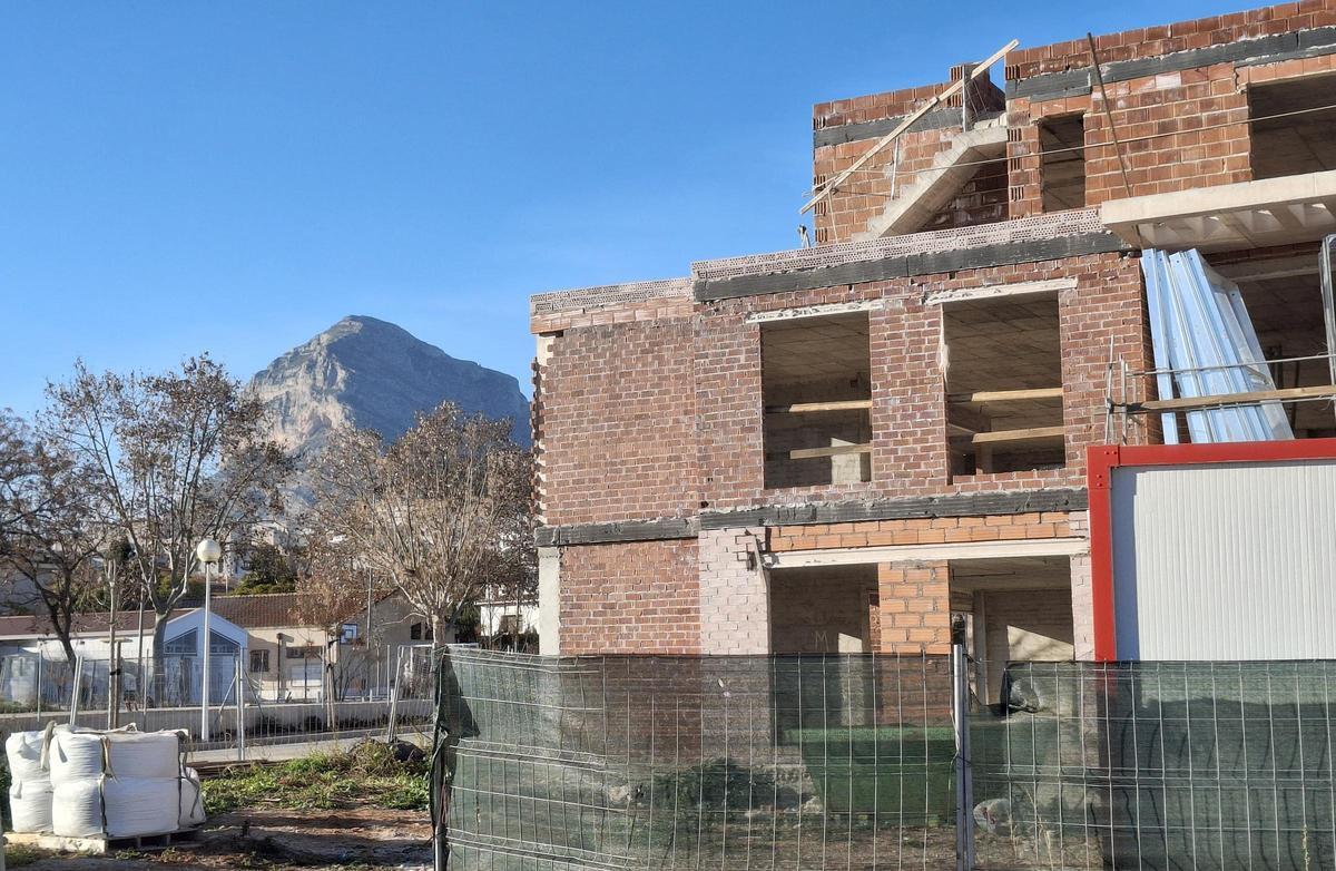 Las obras de una de las promociones que se están construyendo en esta zona de Xàbia