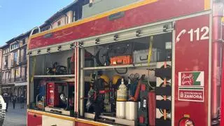 Los bomberos y los hinchables acuáticos toman la Plaza Mayor