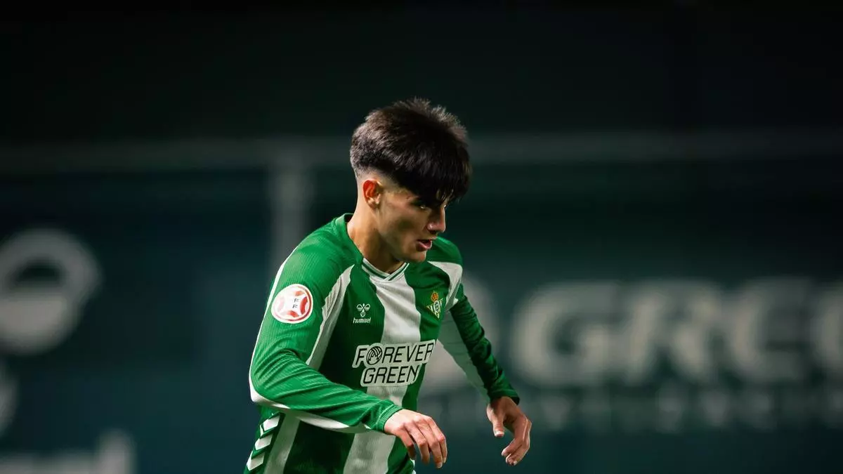 José Antonio, hijo de Morante de la Puebla, en el radar del Cádiz, que quiere la cesión del canterano del Betis