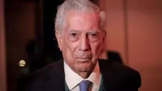 Saltan las alarmas por el estado de salud de Mario Vargas Llosa y su desconocida enfermedad: "Está mal"