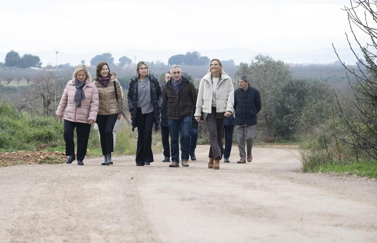 Visita a un camino rural sobre el que se está actuando.
