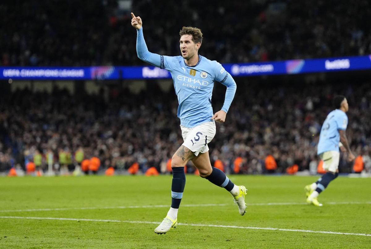 John Stones celebra un gol con el Manchester City en la Champions League