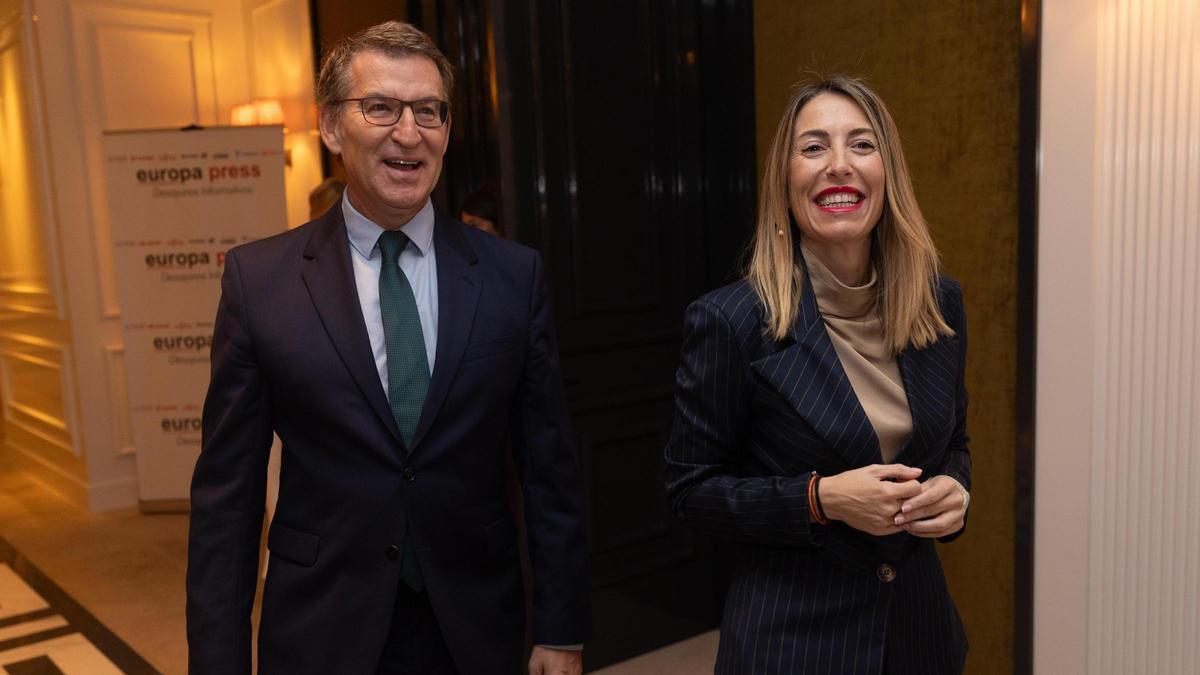 El presidente del Partido Popular, Alberto Núñez Feijóo y la presidenta de la Junta de Extremadura, María Guardiola, este jueves en Madrid.