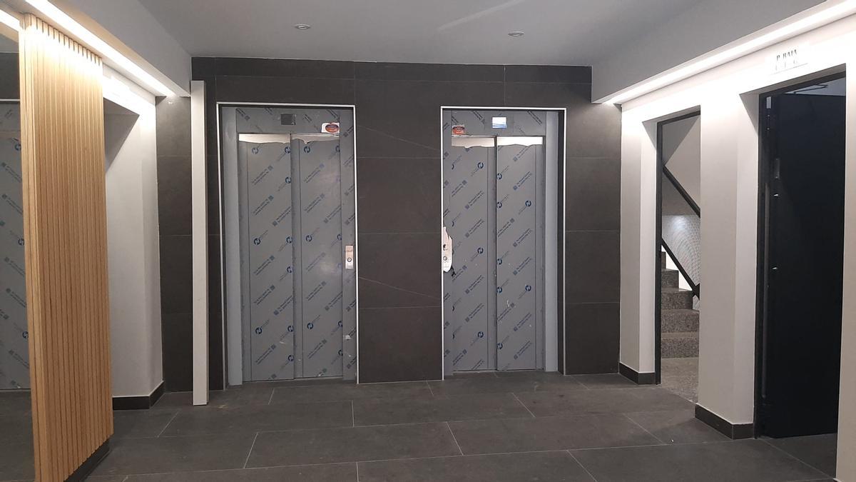 El hall de entrada del bloque