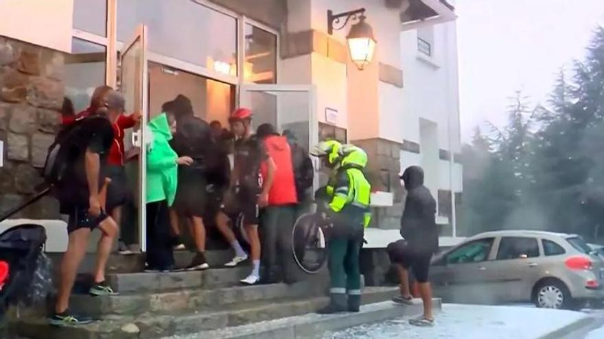 Cancel·lada l'etapa de la Vuelta abans d'arribar a Font Romeu per una forta pedregada