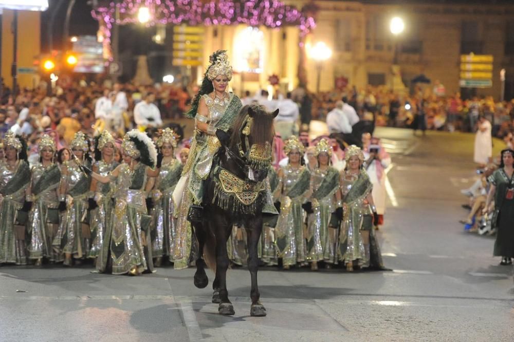 Desfile de Moros y Cristianos por las calles de Mu