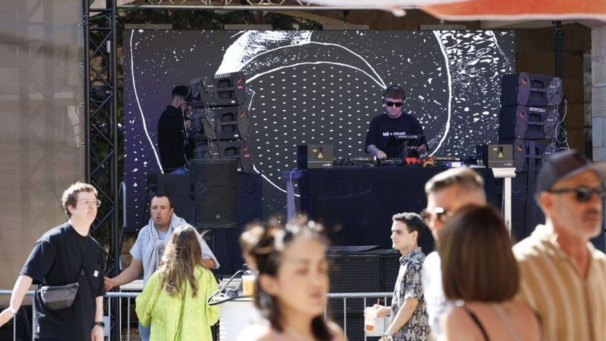 El "PatiOh!" de la Laboral vibra al ritmo del techno | JUAN PLAZA