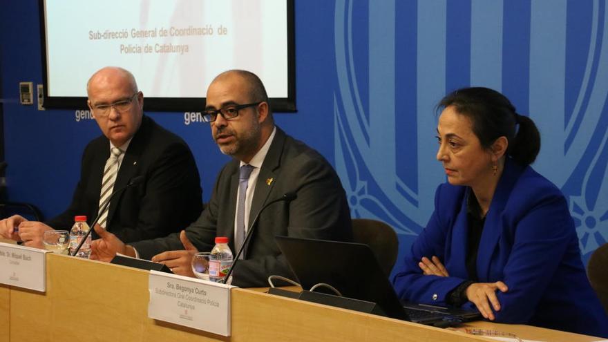 Director general d&#039;Administració de Seguretat, Jordi Jardí, el conseller d&#039;Interior, Miquel Buch, i la subdirectora general de Coordinació de la Policia de Catalunya, Begonya Curto