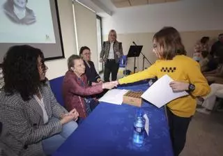 Carmen Ruiz-Tilve reivindica los concursos literarios escolares