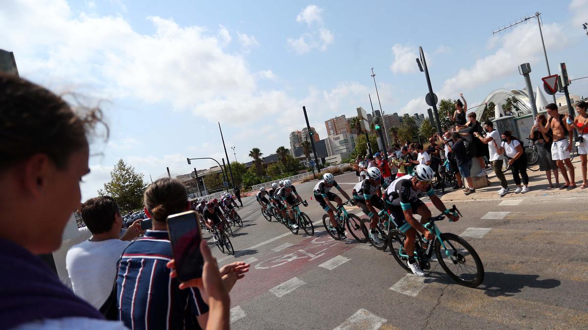 La Vuelta a España recorre Requena y atraviesa Cullera