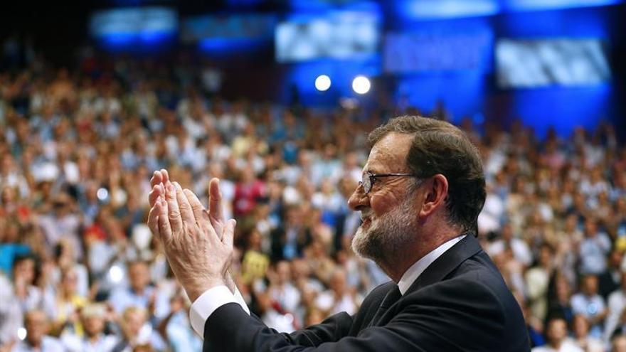 Rajoy, en su despedida: &quot;Me aparto, pero no me voy&quot;