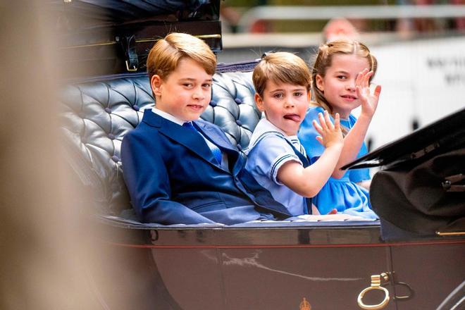 George, Louis y Charlotte, los hijos de los duques de Cambridge, durante el Jubileo de Platino de su bisabuela la reina Isabel II