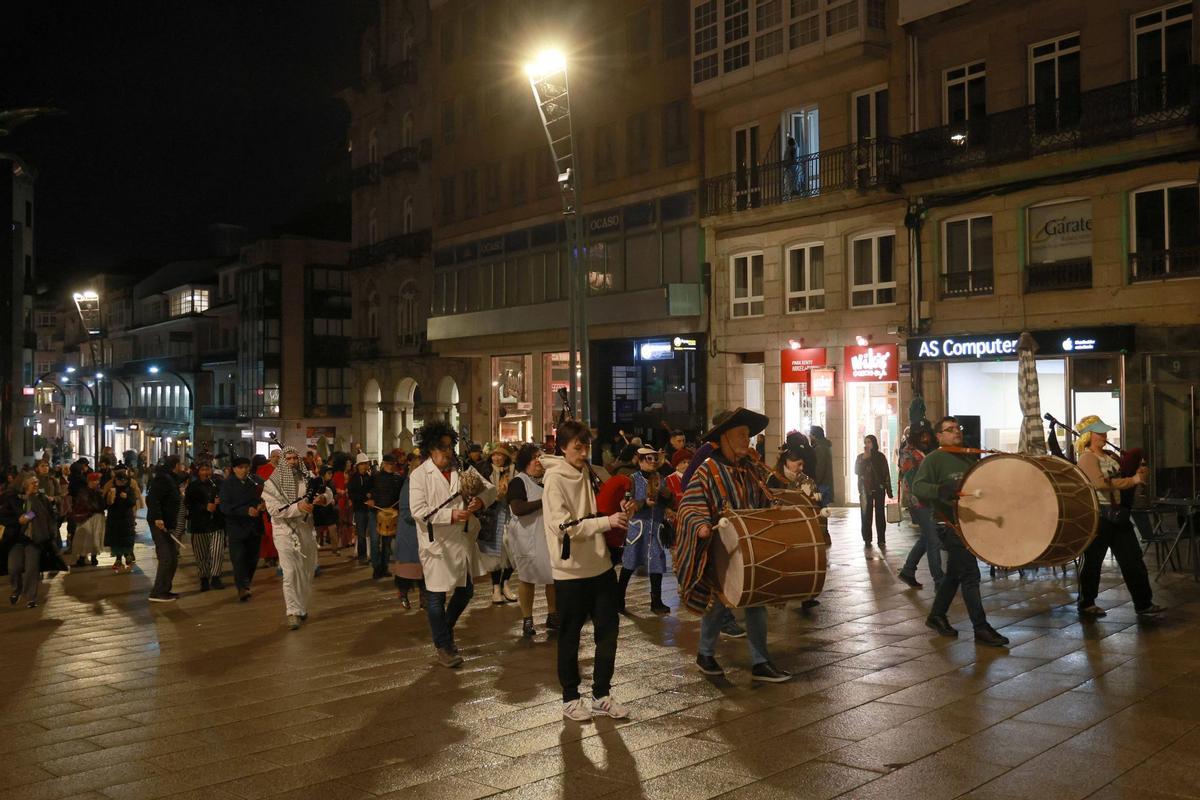 El Meco y los cabezudos estrenan el carnaval en Vigo