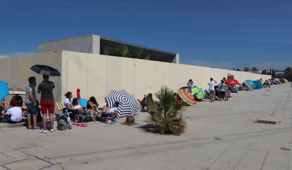 Colas para el concierto de OT en Málaga.