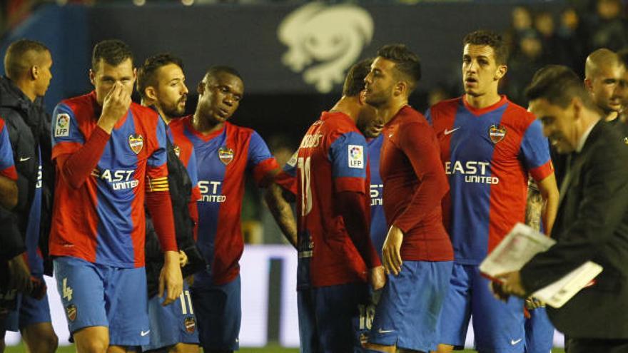La derrota ante el Granada derivó en gestos de decepción de los jugadores