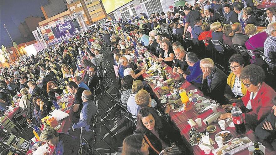 2.000 vila-realenses acuden al Sopar de Veïns en el Llaurador