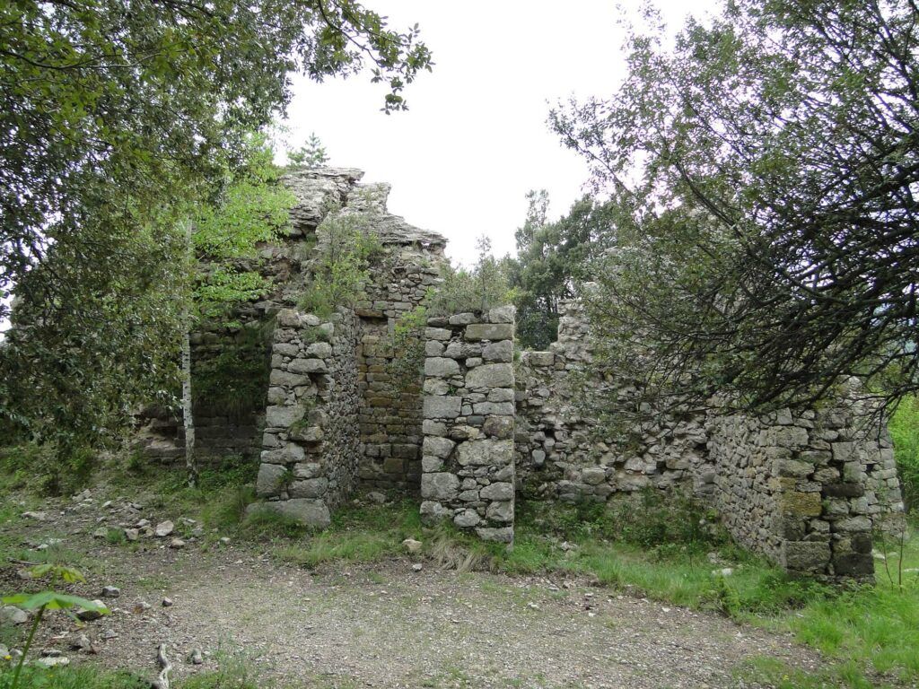 GALERIA: L’església de Sant Cristòfol dels Horts a Albanyà reneix de la ruïna i l’abandó