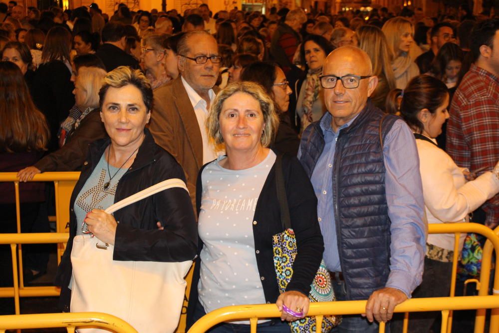 Besamanos de la Virgen de los Desamparados hasta la madrugada