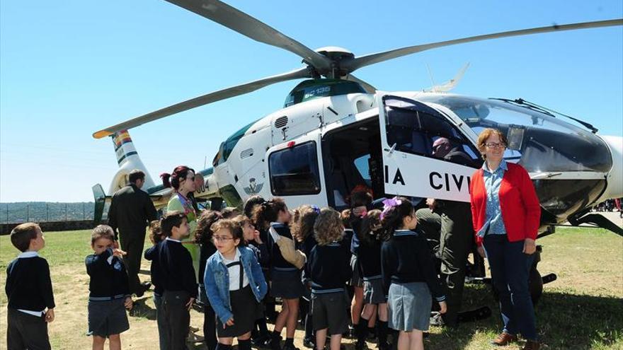 La Guardia Civil, con escolares