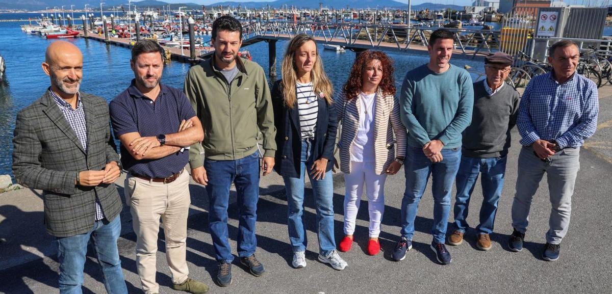 Los socialistas reunidos ayer en A Illa. |  Iñaki Abella