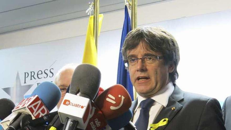 Carles Puigdemont, ayer ante la prensa en Bruselas. // Efe