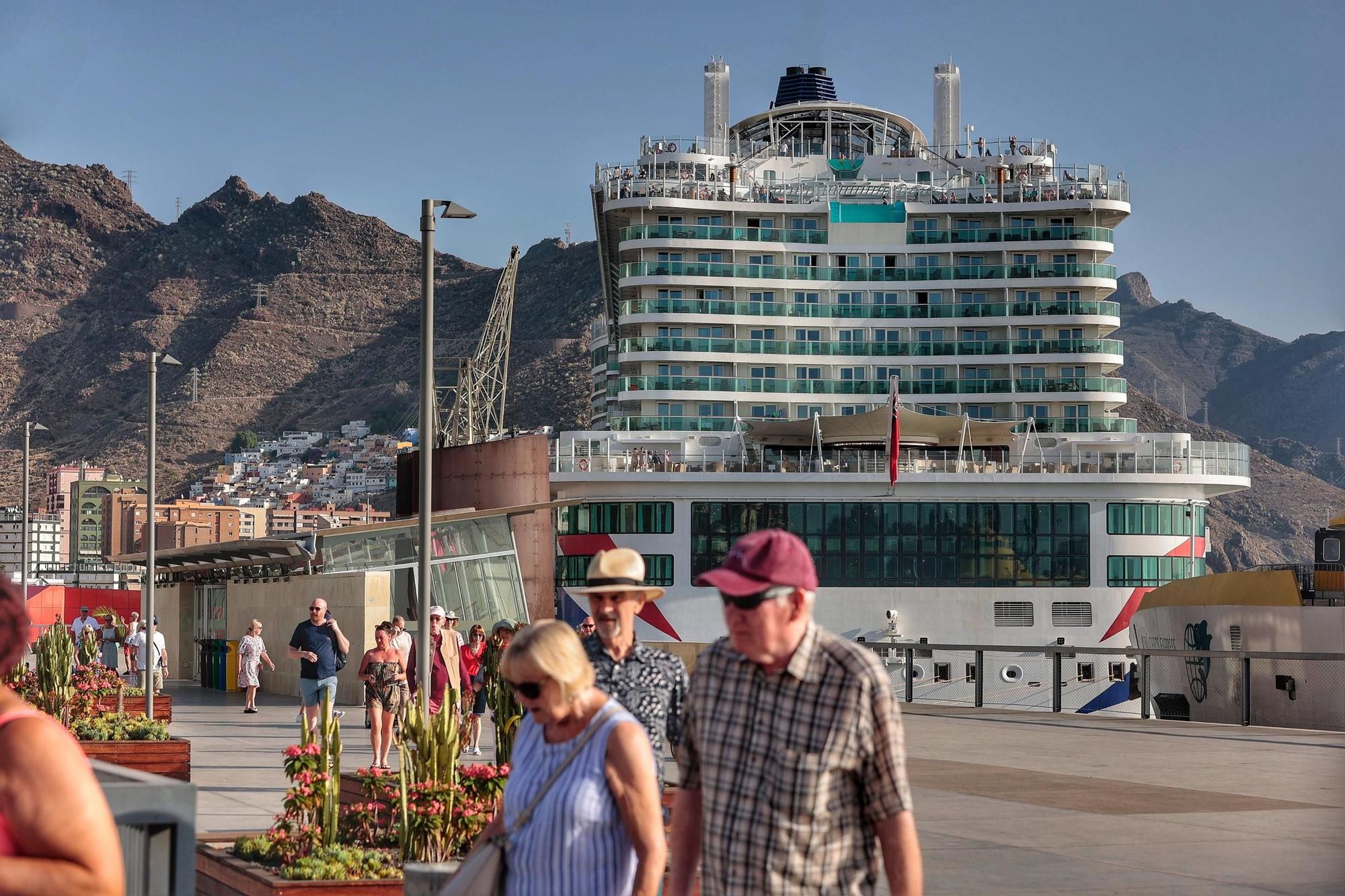 Así es el crucero Iona, uno de los más grandes del mundo y que llega al puerto de Santa Cruz