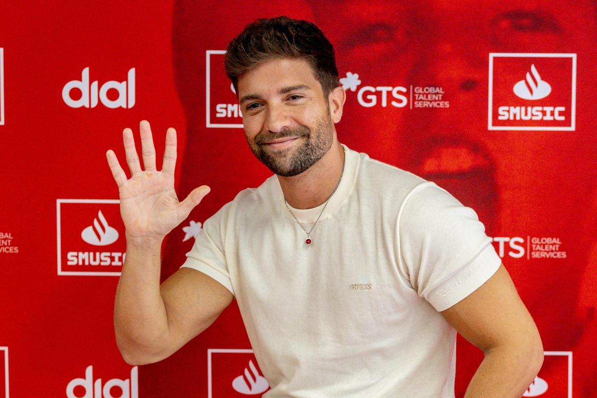 Pablo Alborán lanza nuevo álbum y presenta su gira mundial.