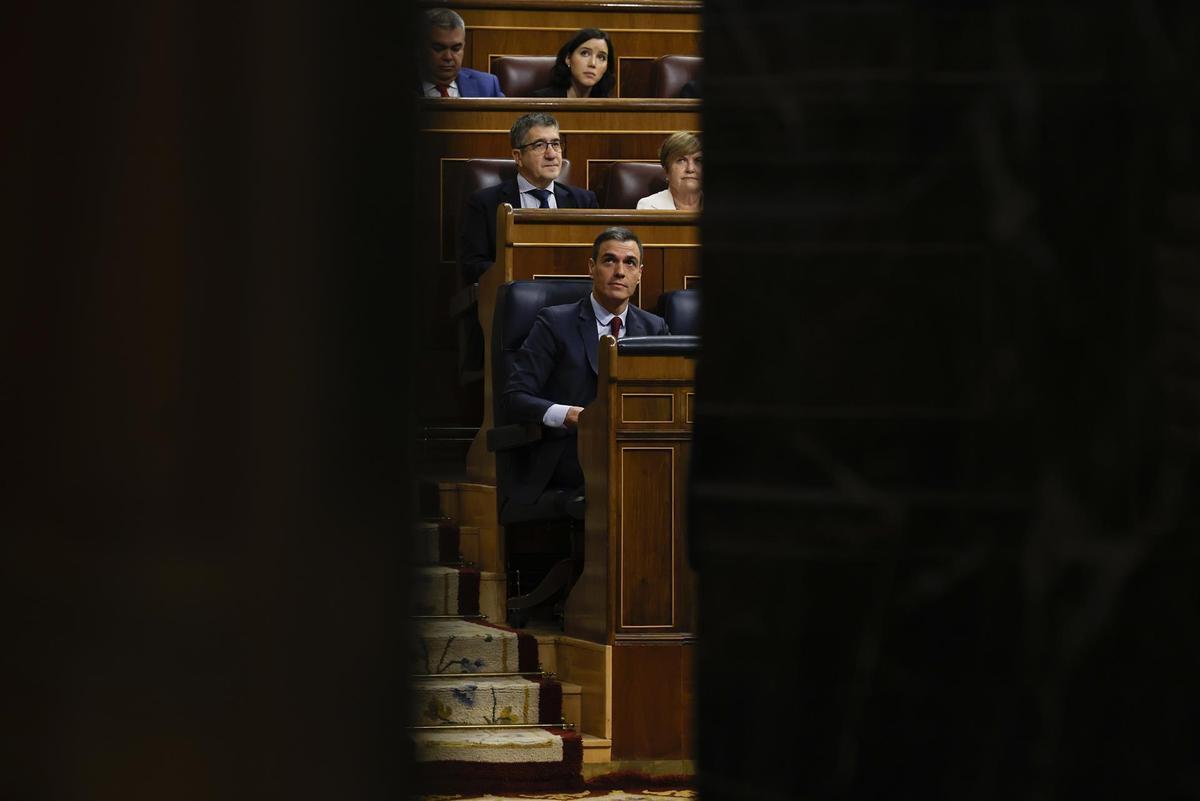 Sánchez ordena als seus ministres contenir el nivell de tensió amb Podem per frenar el declivi del Govern Sánchez ordena als seus ministres contenir el nivell de tensió amb Podem per frenar el declivi del Govern