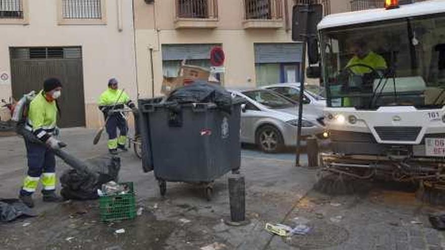 Orihuela elimina horas extras y sustituciones del personal de la basura y ahorrará 550.000 euros