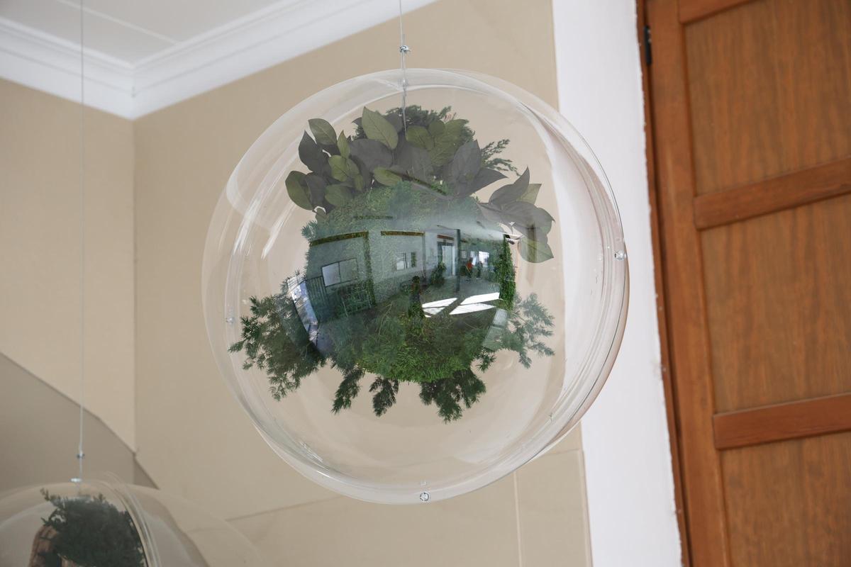 Detalle de las figuras hechas con musgo y que son eternas.