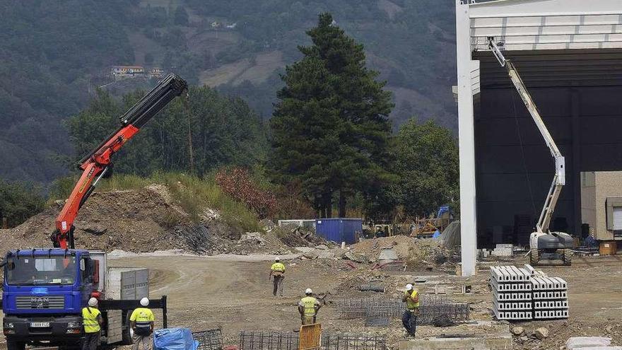 Las obras de ampliación de Asturiana de Laminados, en Lena.