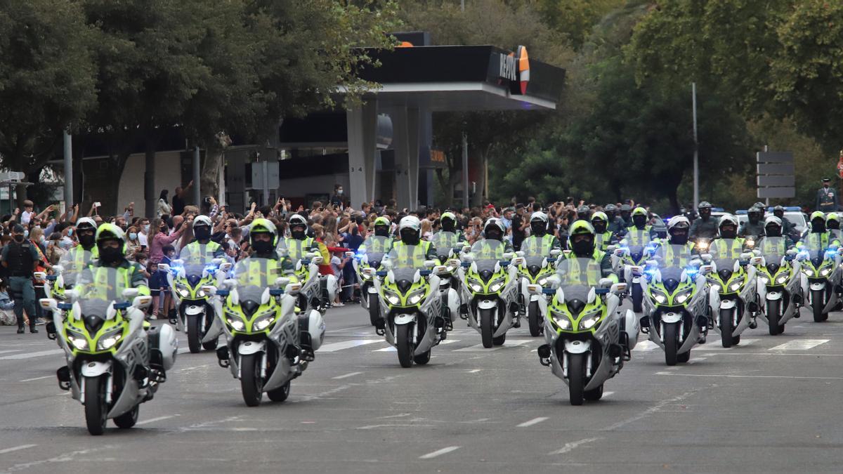 Parada militar y desfile de la Guardia Civil en Córdoba