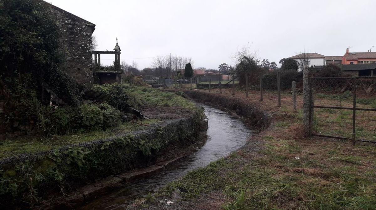 Valga lucha contra las inundaciones con la limpieza del río Soutiño