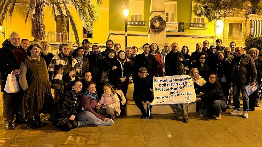 El poeta Estellés sale a los balcones de Burjassot