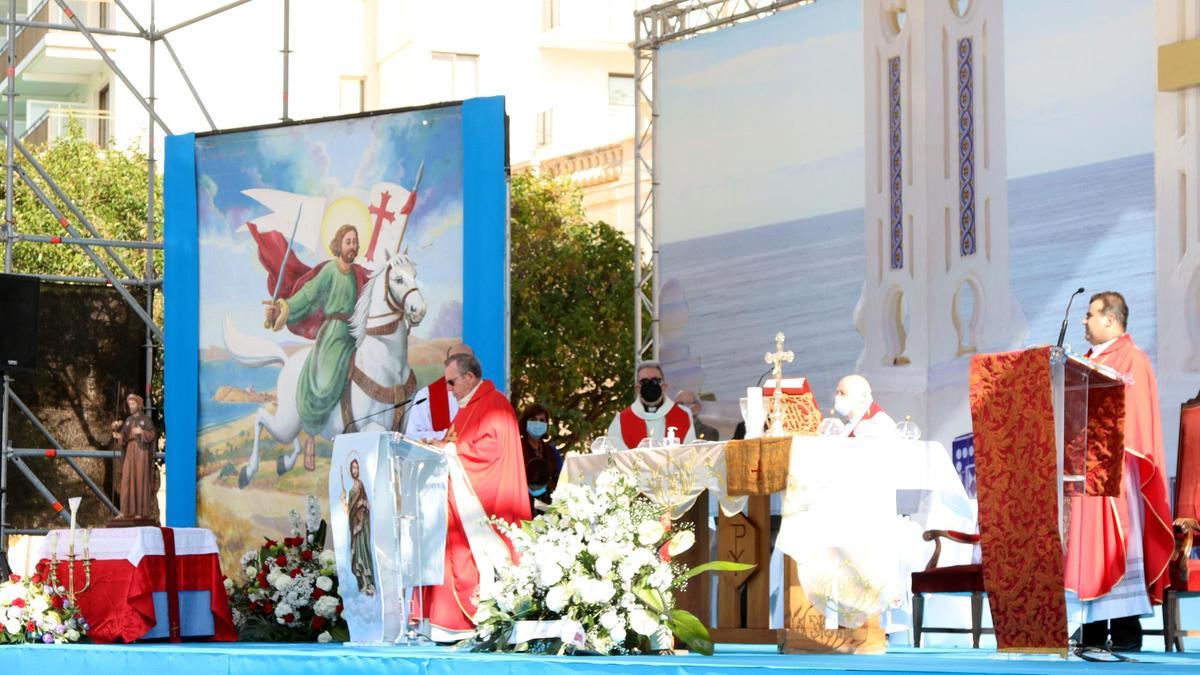 Benidorm honra a Sant Jaume con una misa mayor en el parque de l’Aigüera