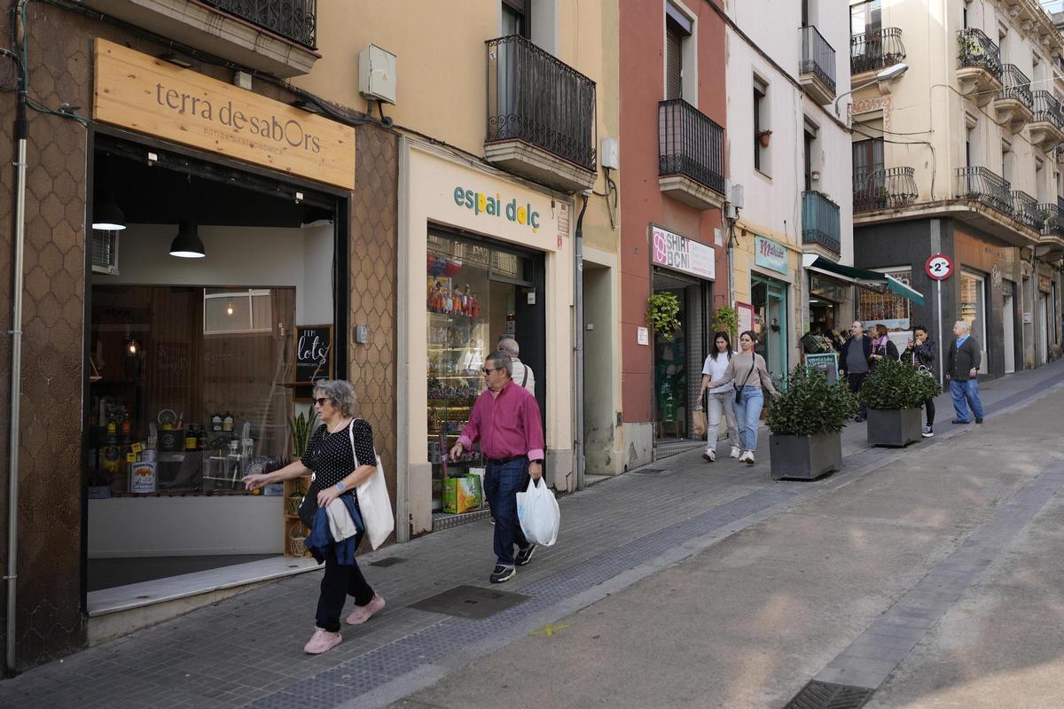 Tiendas en el eje Cor d'Horta, en Barcelona, esta semana.