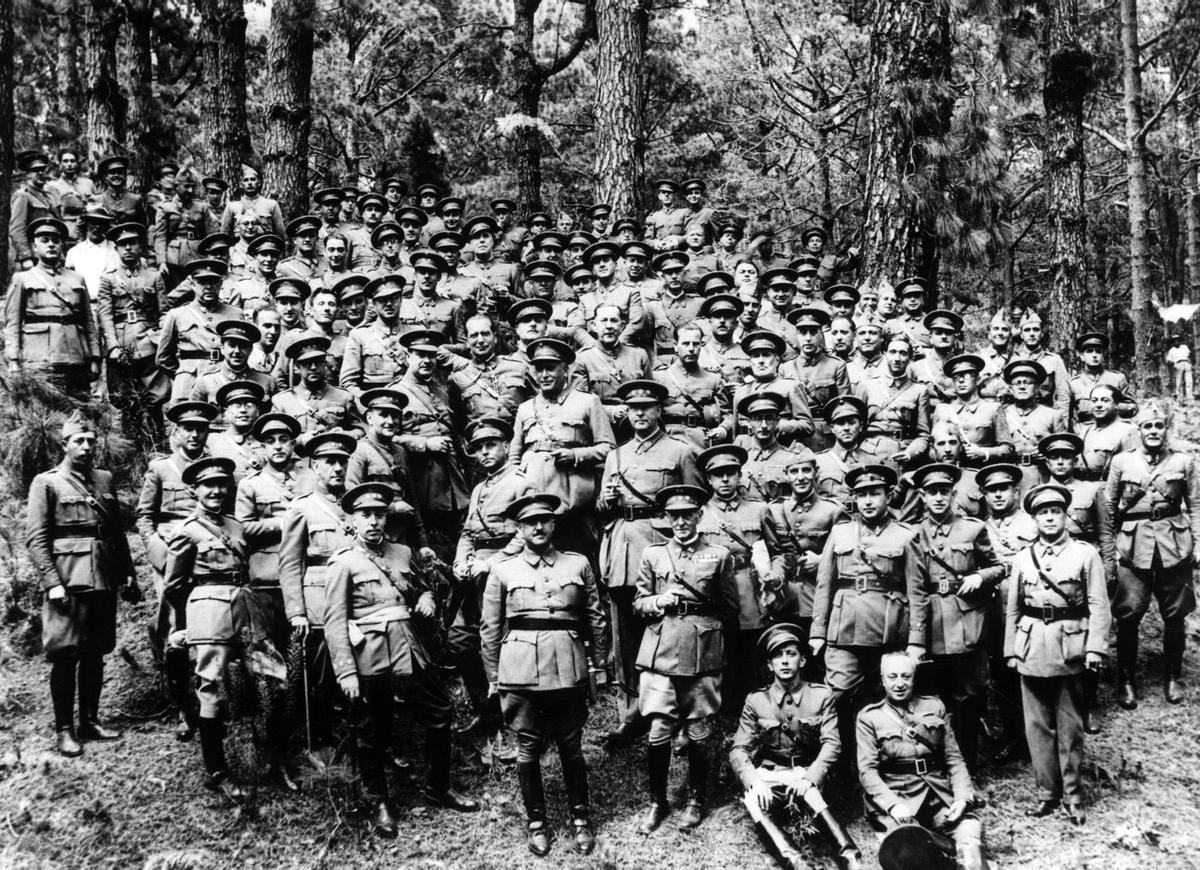 Encuentro de Las Raíces, Tenerife, el 17 de junio de 1936, para ultimar la sublevación que desencadenaría la Guerra Civil.