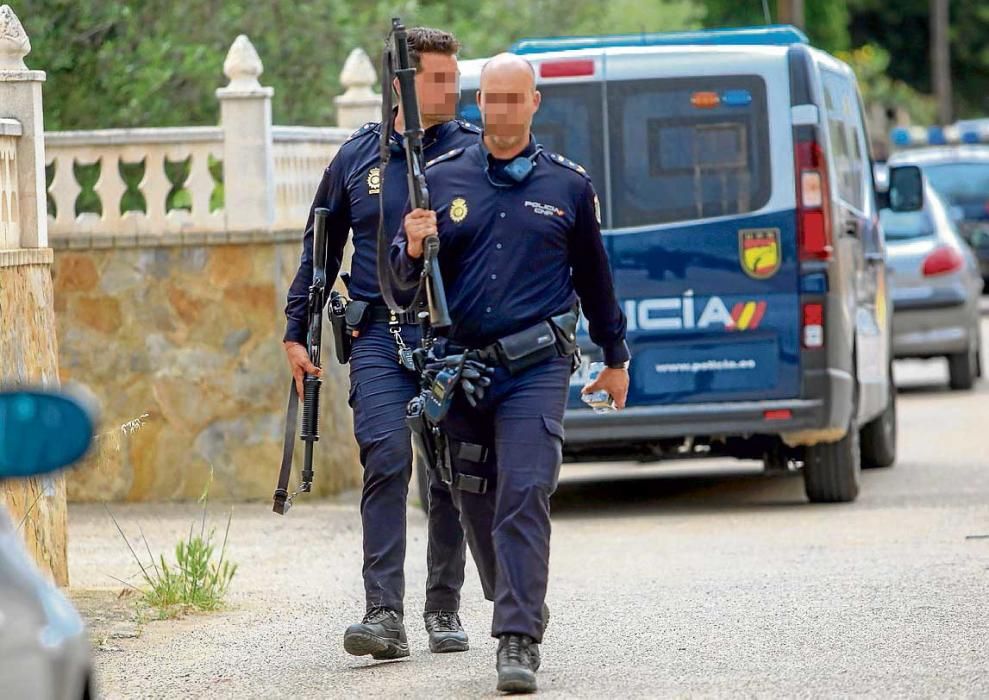 Detenidos padre e hijo atrincherados en su casa tras agredir a un policía en Palma