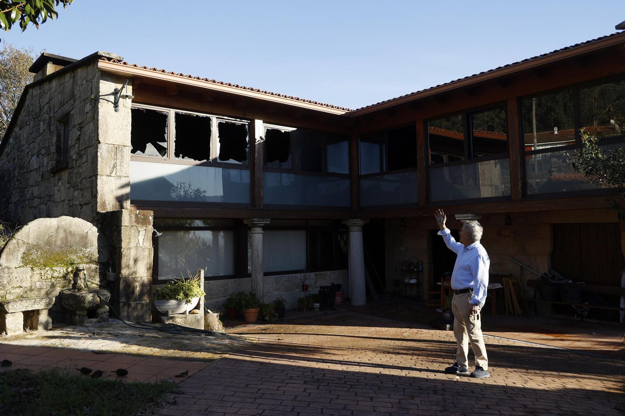 Las imágenes de la casa calcinada en Salcedo, en Pontevedra