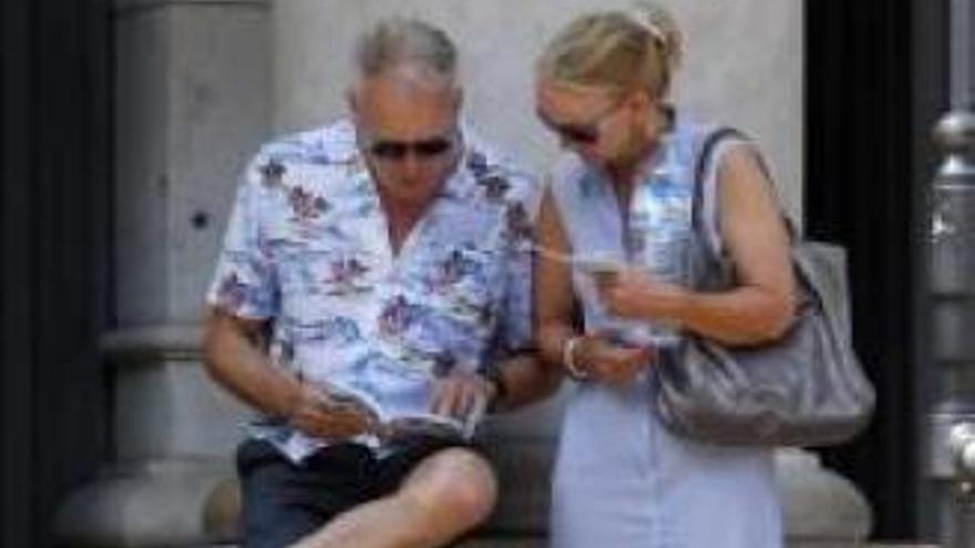 Una pareja de turistas, en el centro de València.