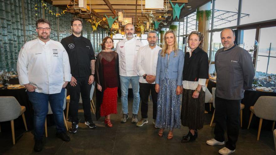Organizadores y participantes de la gala.