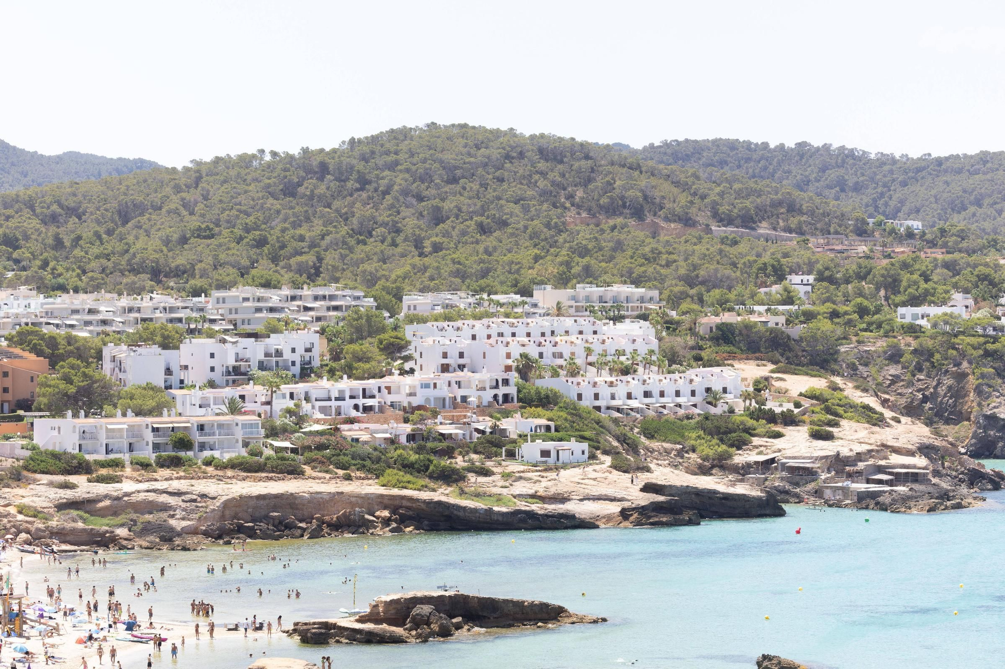 Aquí están todas las fotos de la instalación de bombas para evitar manchas de microalgas en Cala Tarida
