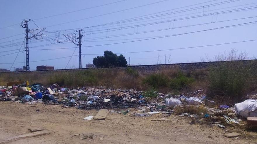 Basura para recibir al turista