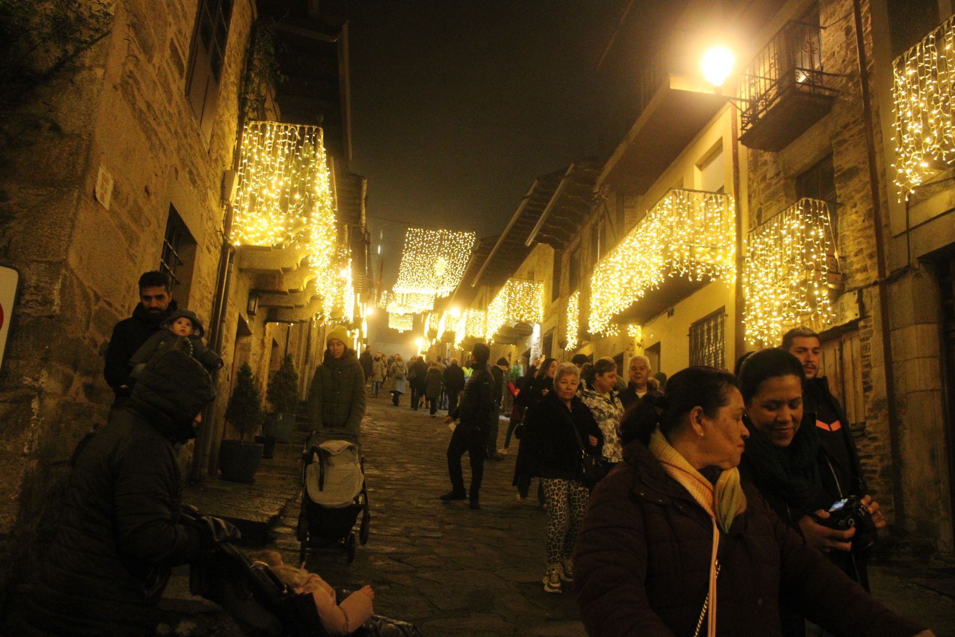 GALERÍA | Encendido del alumbrado navideño en Puebla de Sanabria