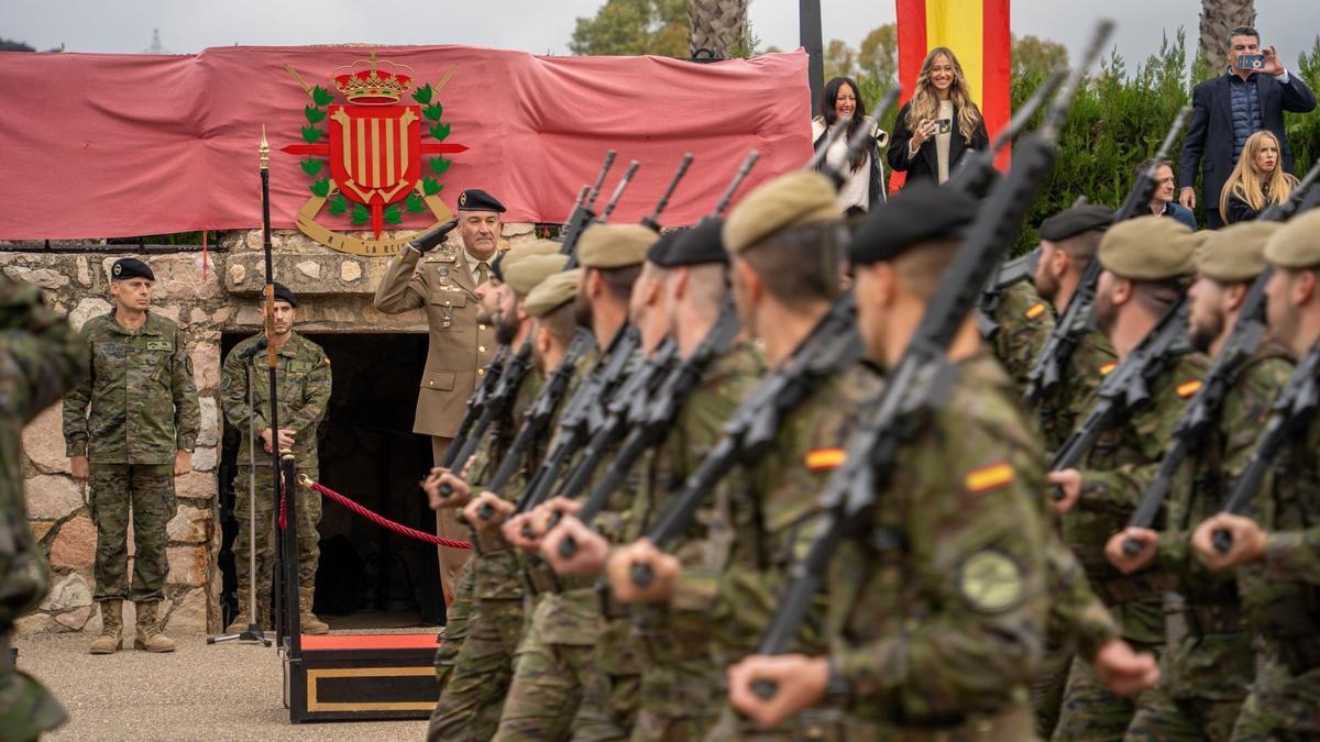 Despedida en la base de Cerro Muriano a los militares que desplegarán en Letonia.