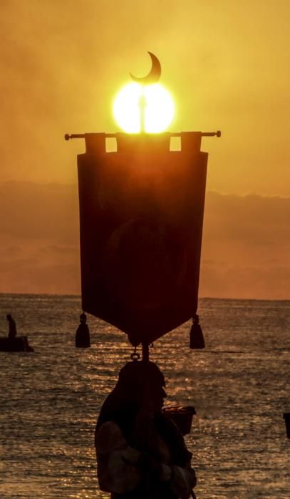 El Desembarco al amanecer da inicio a los Moros y Cristianos de El Campello