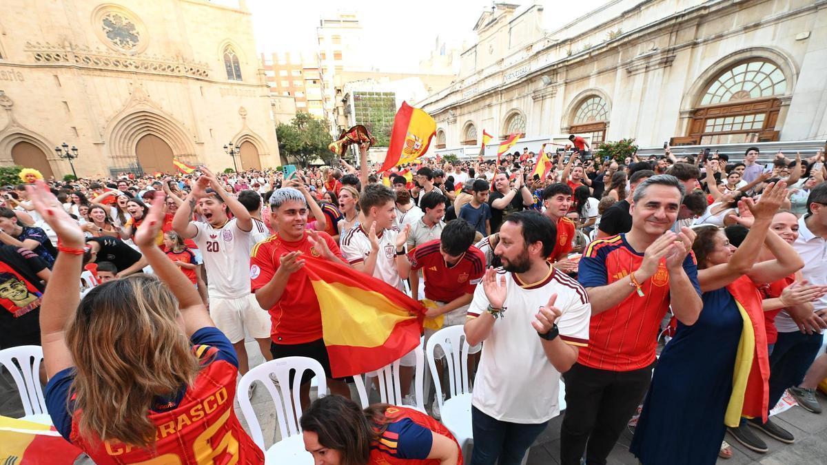 Castelló reacciona al gol de penalti de Oyarzabal ante Francia